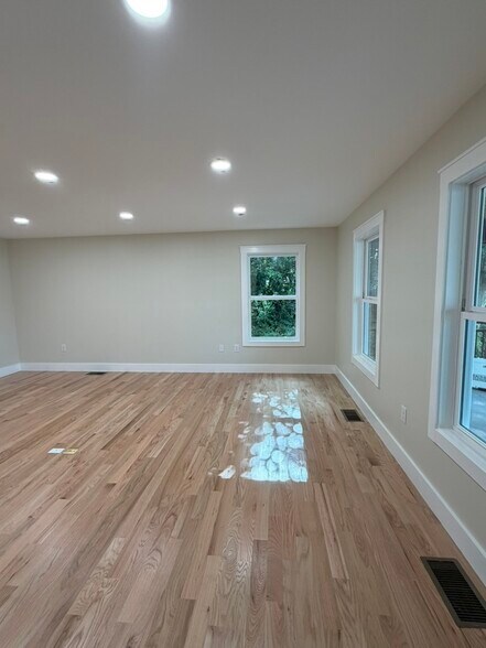 More Photos Of 84 E. Chatham St, Pittsboro Office For Lease