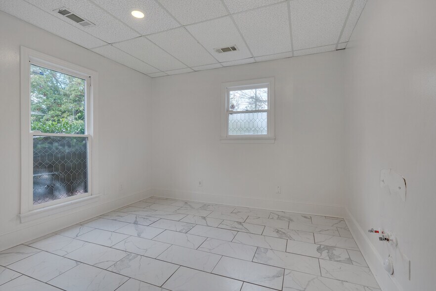 More Photos Of 131 Wind Chime Ct, Raleigh Office For Lease