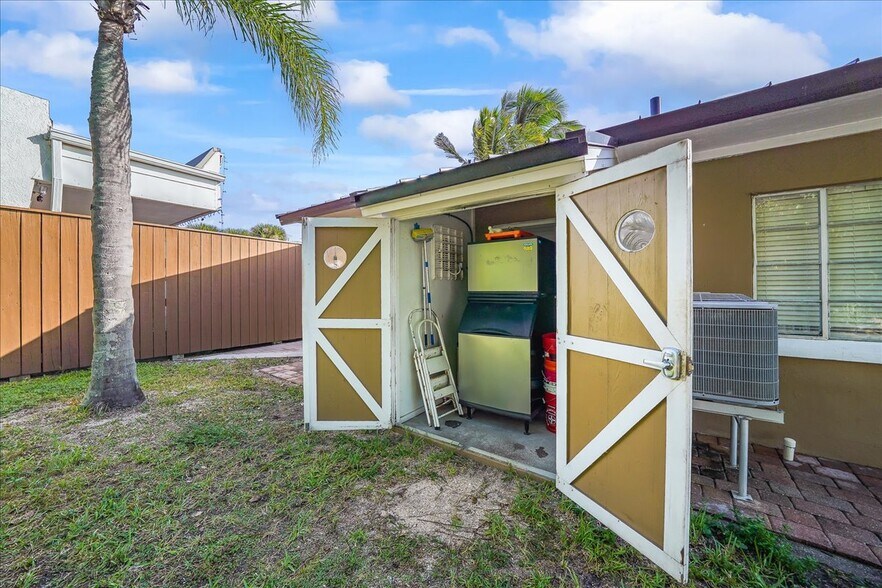 More Photos Of 342 N Orlando Ave, Cocoa Beach Light Manufacturing For Sale