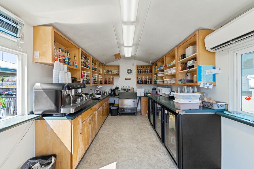 More Photos Of 29 W 1st St, Coquille Restaurant For Sale