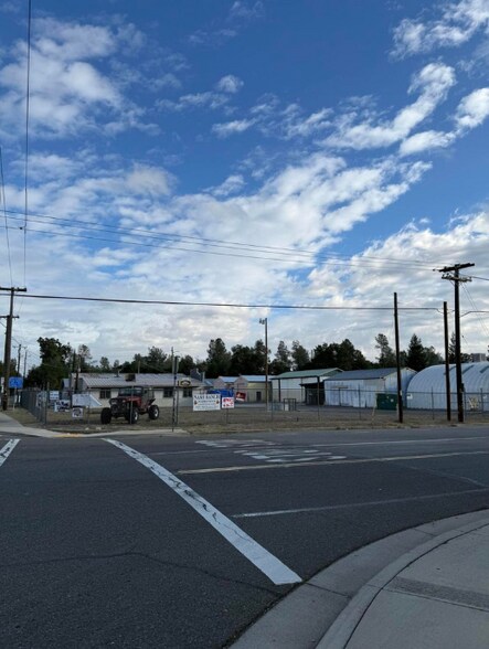 Primary Photo Of 22020 Old 44 Dr, Palo Cedro General Retail For Lease