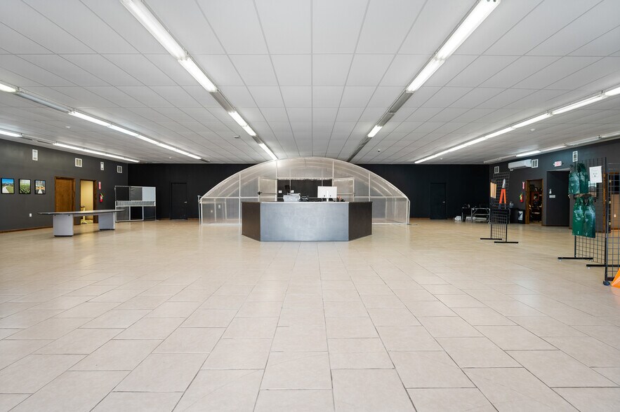 More Photos Of 10462 Hwy 165 S, Forest Hill Warehouse For Sale
