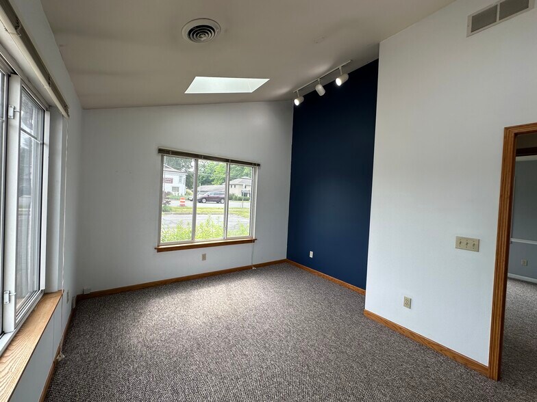 More Photos Of 6523 Stadium Dr, Kalamazoo Medical For Lease