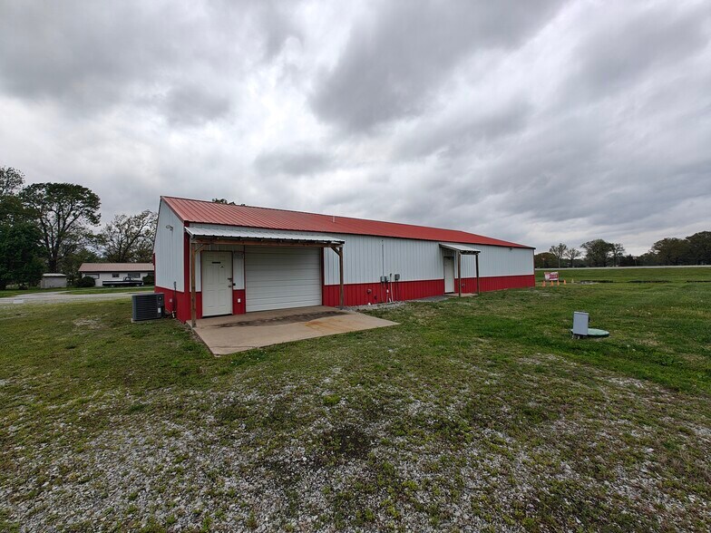 More Photos Of 430 N Brent Ln, West Siloam Springs General Retail For Lease