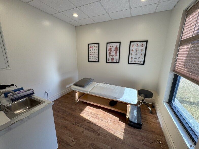 More Photos Of 8014 S 101st East Ave, Tulsa Medical For Lease