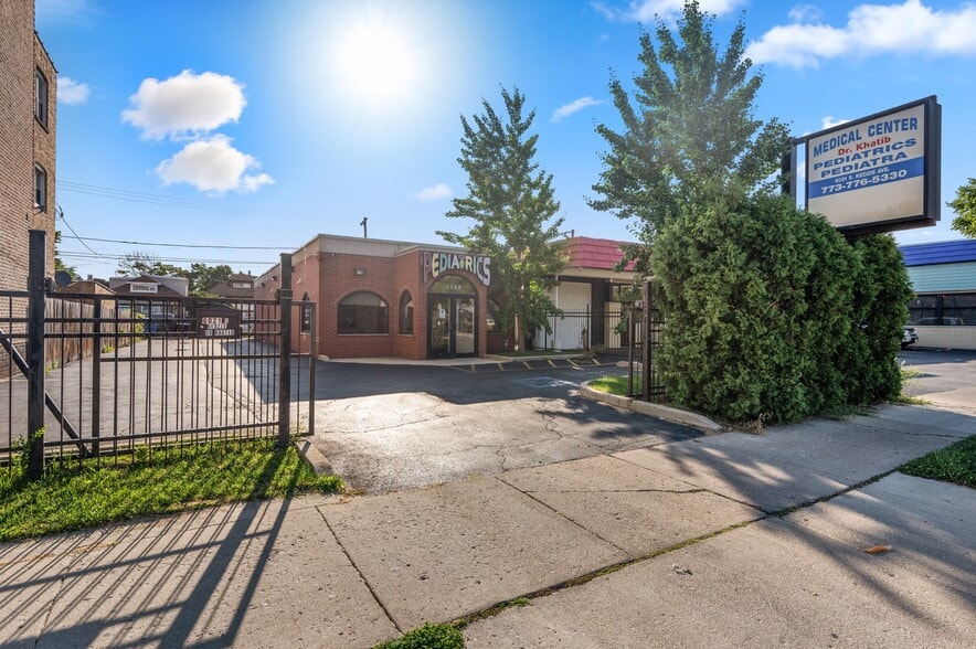 Primary Photo Of 6021 S Kedzie Ave, Chicago Medical For Sale