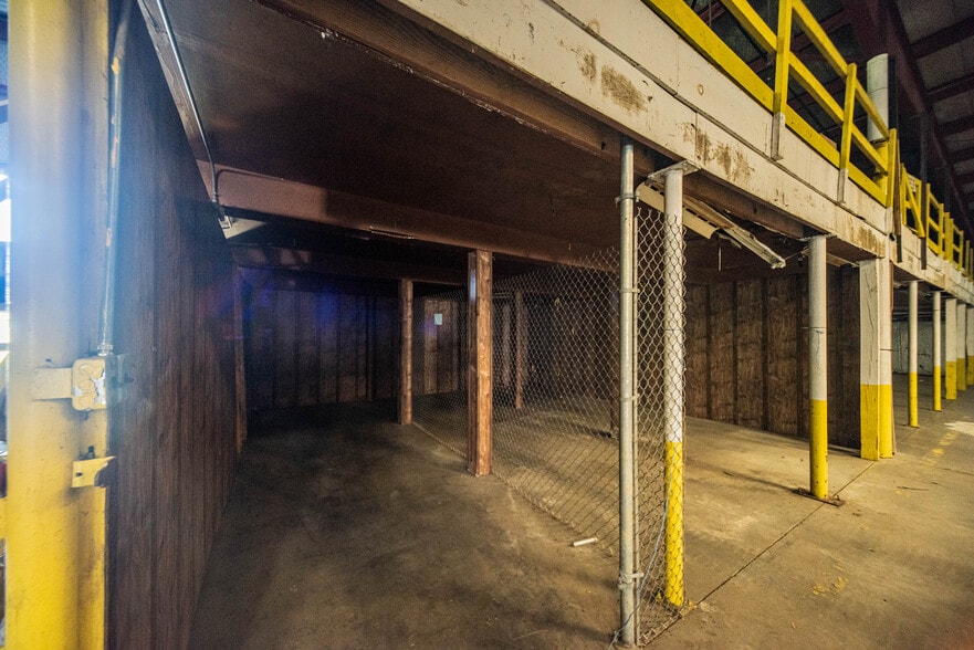 More Photos Of 501 Lakeshore Dr, Kuttawa Warehouse For Sale