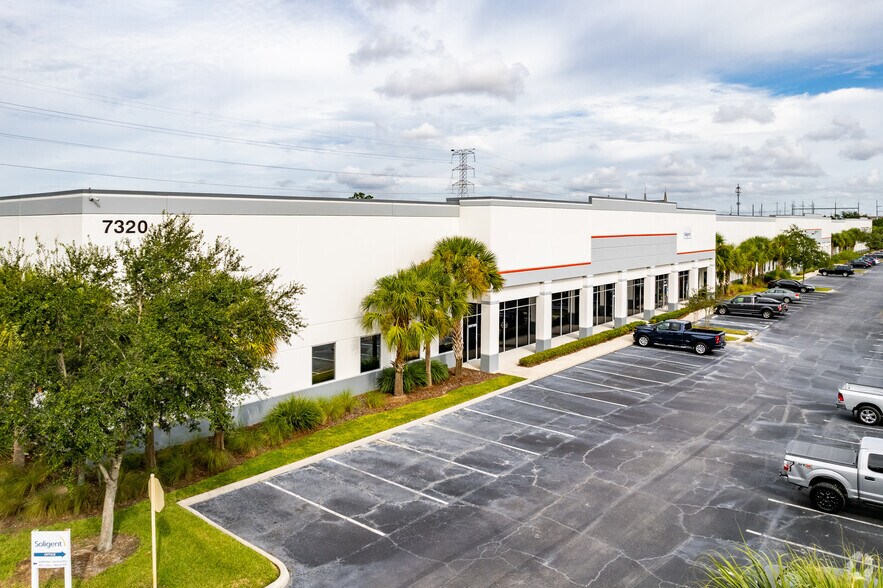 More Photos Of 7320 Kingspointe Pky, Orlando Distribution For Lease