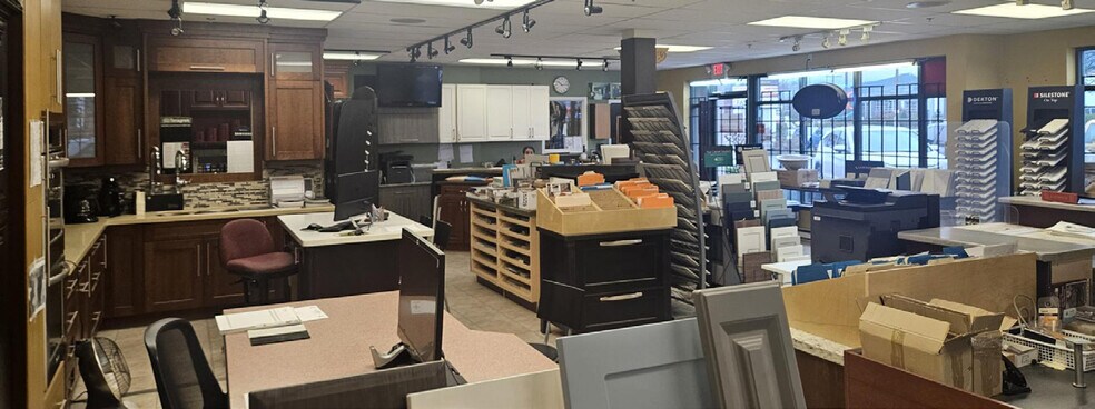 More Photos Of 1530 Kingsway Ave, Port Coquitlam Warehouse For Sale