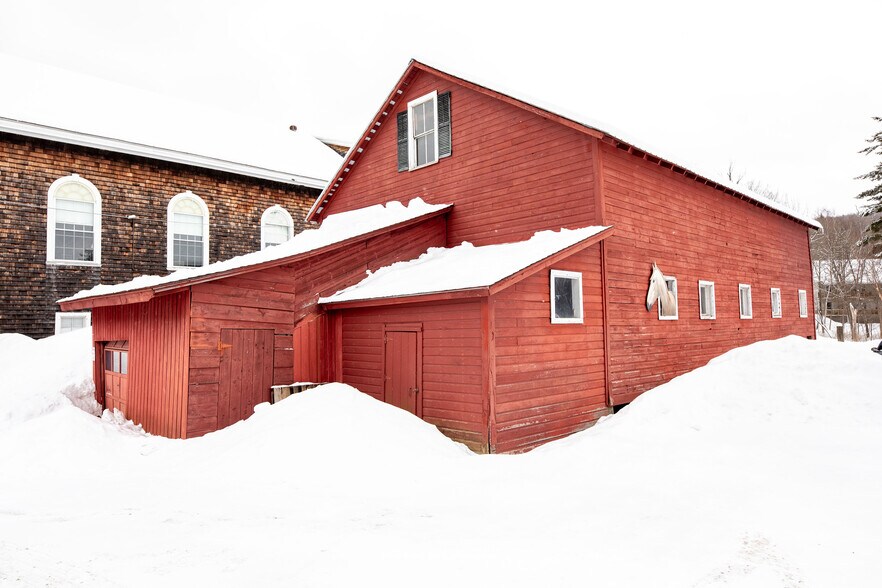 More Photos Of 16 West Main St, Wilmington General Retail For Sale