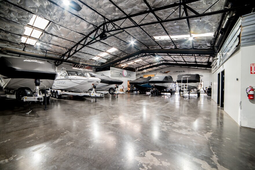 More Photos Of 1701-1711 Hamner Ave, Norco Showroom For Sale