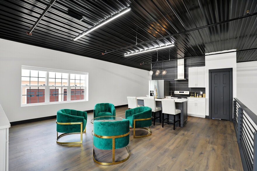 More Photos Of 17725 Motor District Cir, Carmel Showroom For Sale