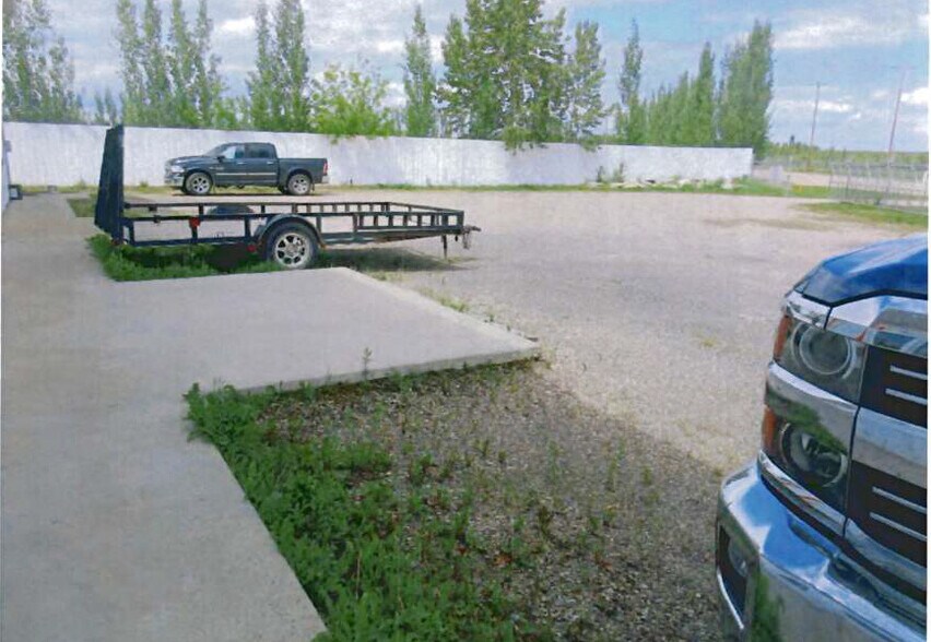 More Photos Of 5222 40 St, Rocky Mountain House Industrial For Sale
