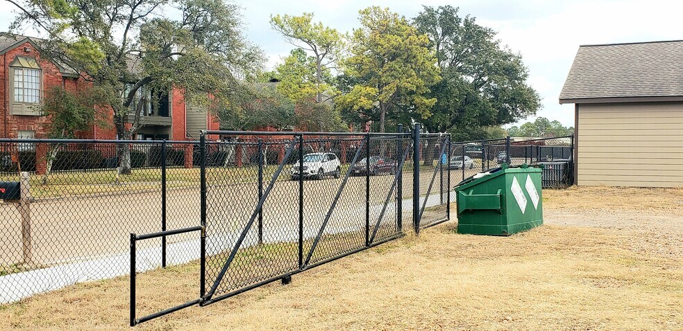 More Photos Of 717A Dunson Glen Dr, Houston Flex For Lease