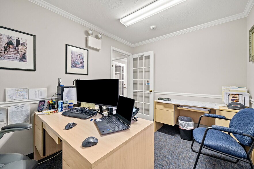 More Photos Of 15 Garden Rd, Plaistow Office For Sale