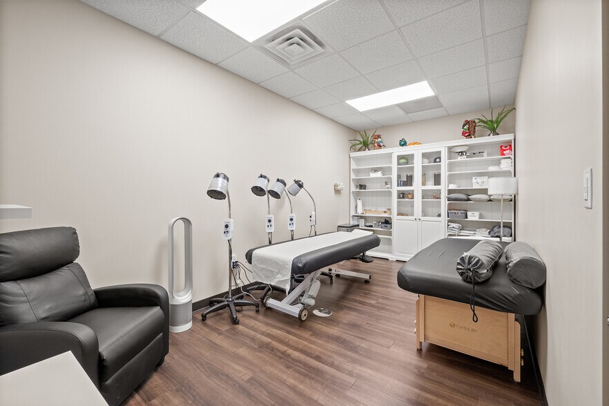 More Photos Of 7215 Pineville-Matthews Rd, Charlotte Office For Sale