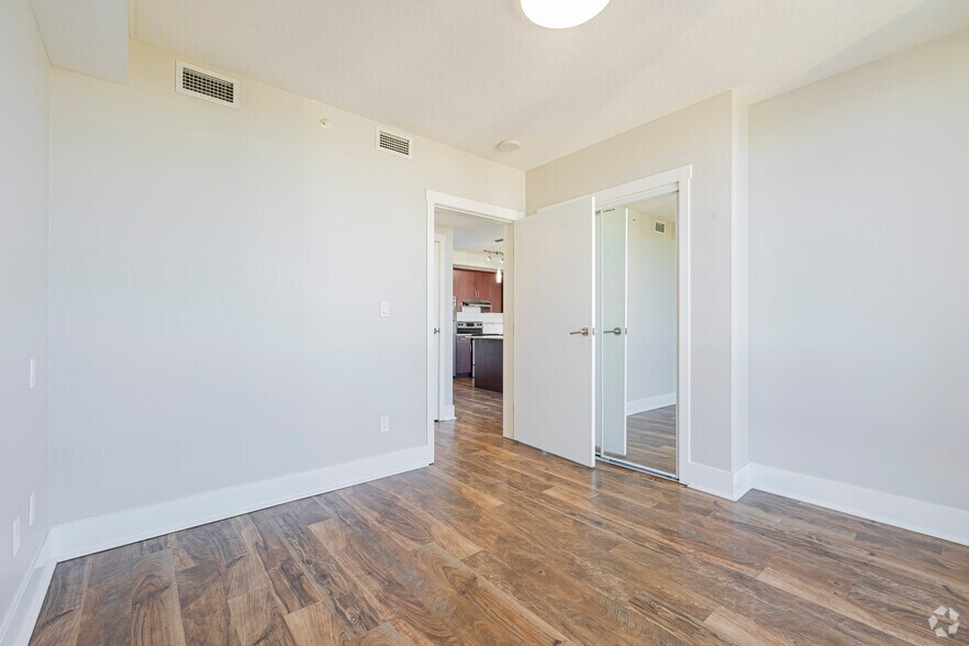 More Photos Of 2105 90 Av SW, Calgary Apartments For Lease