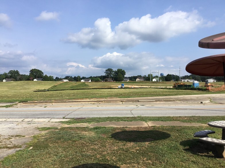 More Photos Of 27 E Main St, Ware Shoals Restaurant For Sale