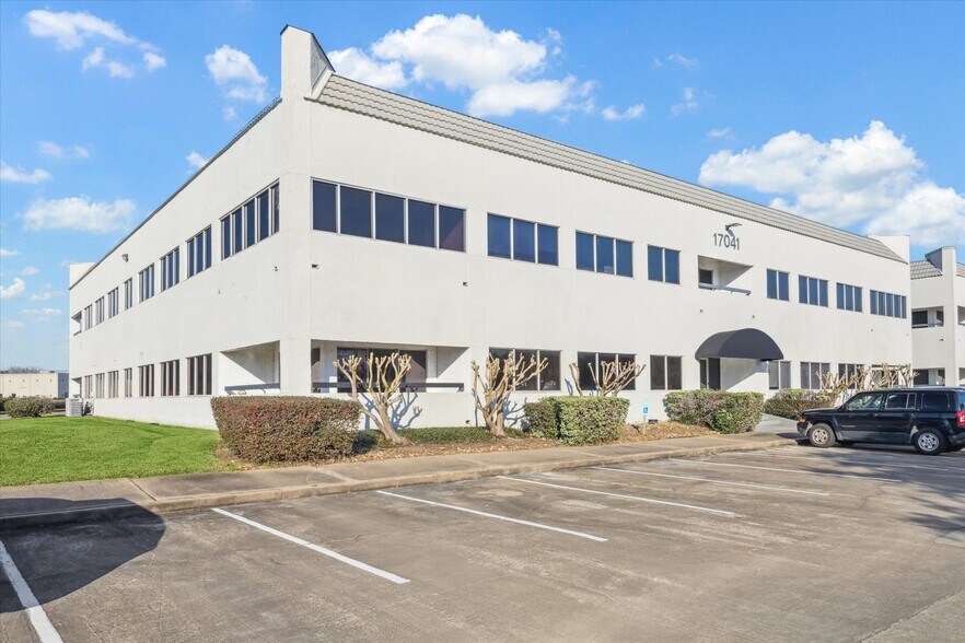 More Photos Of 17041 El Camino Real, Houston Office Residential For Sale