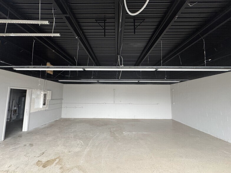 More Photos Of 3740 NW Blitchton Rd, Ocala Service Station For Lease