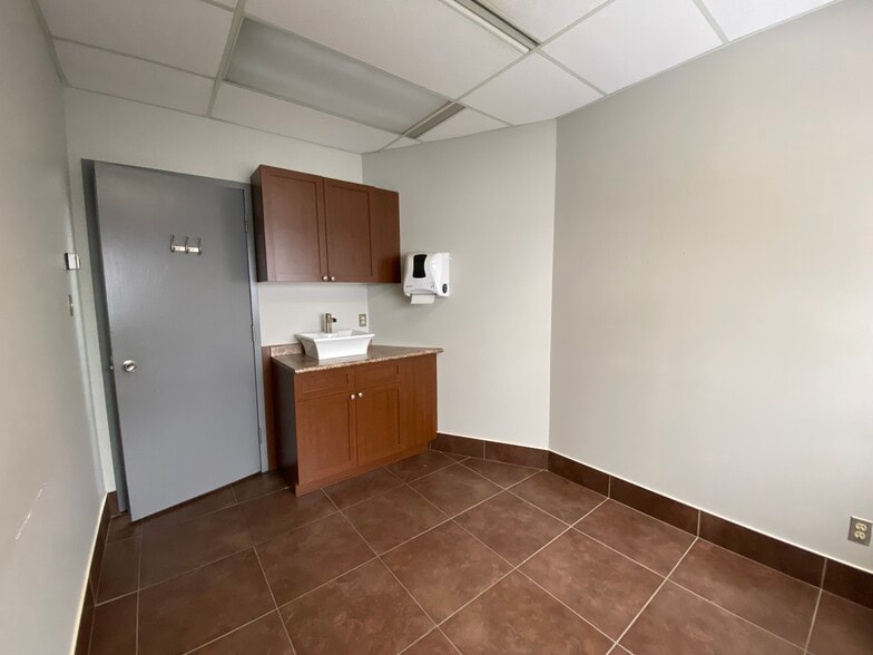 More Photos Of 139 Greenbank Rd, Ottawa Medical For Lease