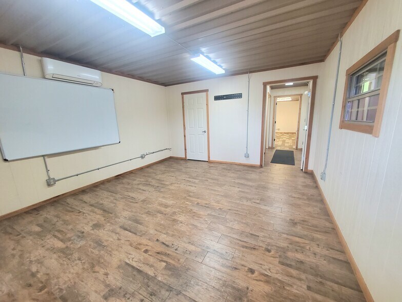 More Photos Of 11130 N Highway 75, Willis Light Distribution For Lease