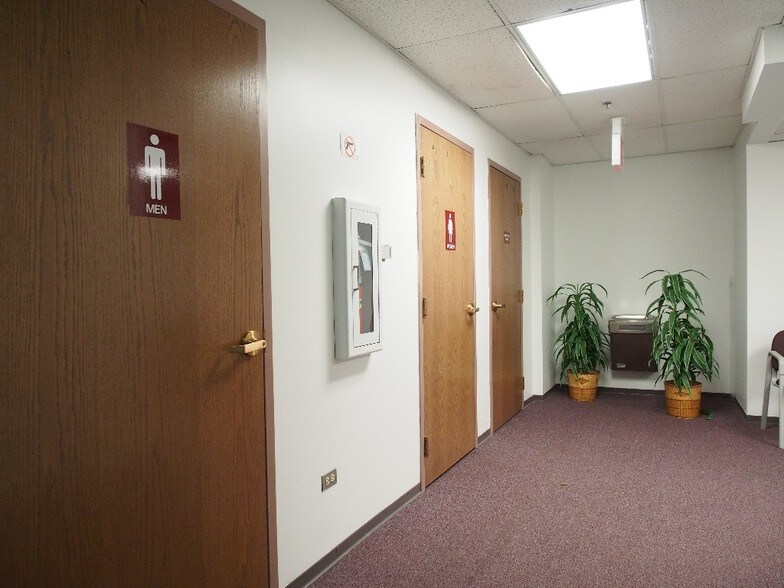 More Photos Of 329-331 S York Rd, Bensenville Daycare Center For Lease