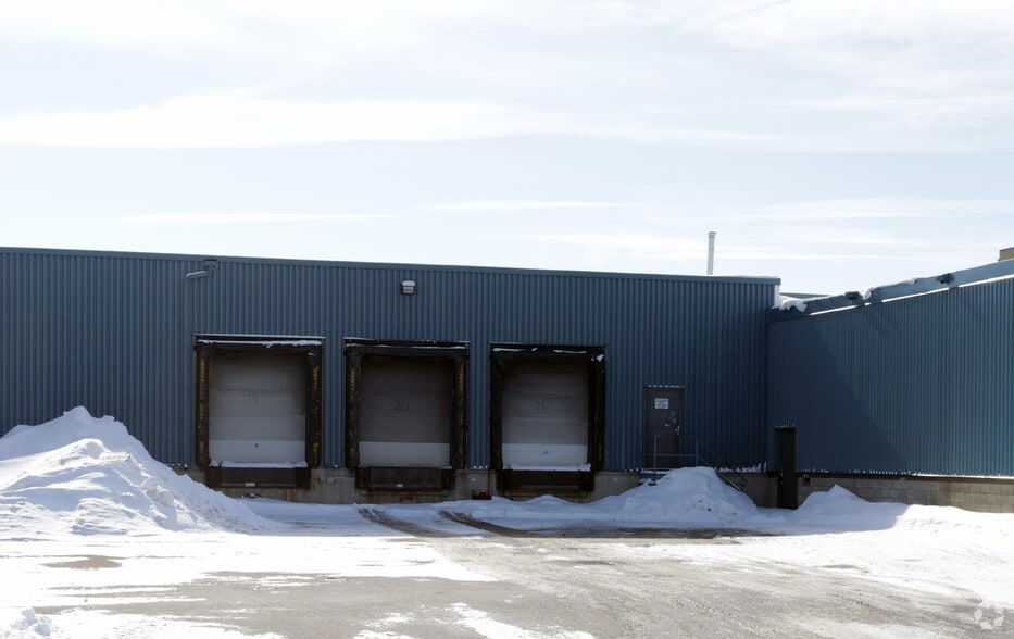 More Photos Of 447 Dobbie Dr, Cambridge Warehouse For Lease