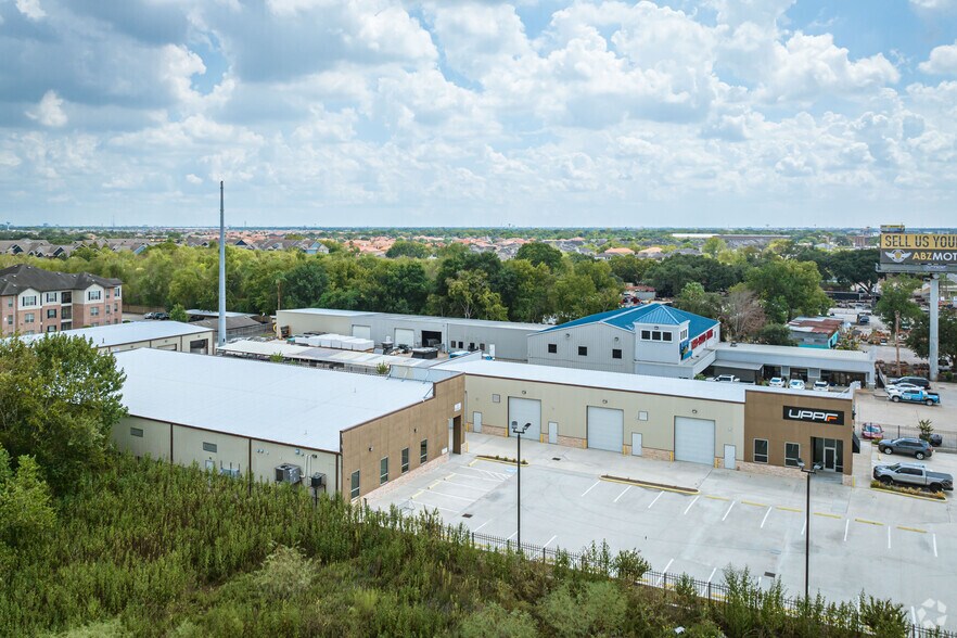 More Photos Of 1631 Highway 6 S, Houston Warehouse For Lease