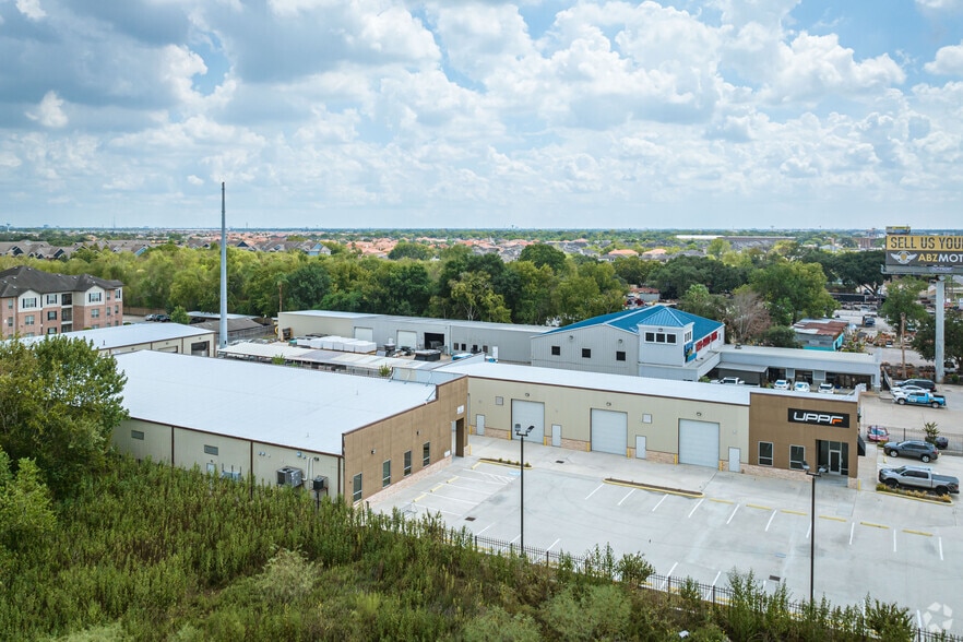 More Photos Of 1631 Highway 6 S, Houston Warehouse For Lease