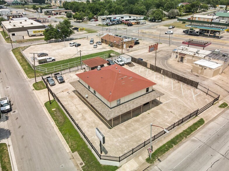 More Photos Of 1201 E Long Ave, Fort Worth General Retail For Sale