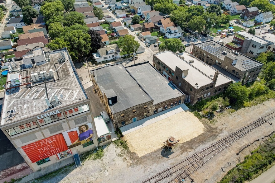 More Photos Of 3600 W Pierce St, Milwaukee Showroom For Lease