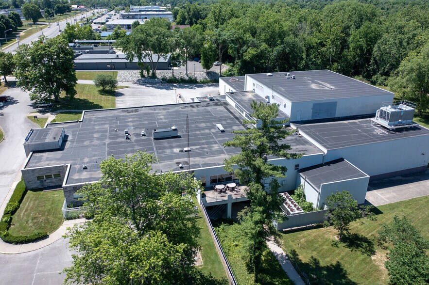 More Photos Of 1900 S Walnut St, Bloomington Manufacturing For Sale