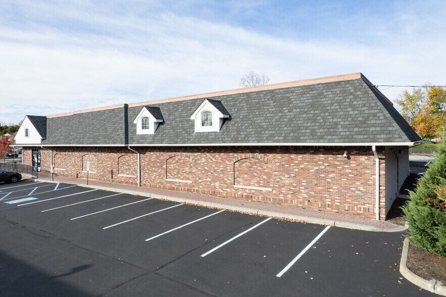 More Photos Of 44 W Allendale Ave, Allendale Freestanding For Sale