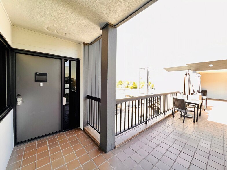 More Photos Of 11965 Venice Blvd, Los Angeles Loft Creative Space For Lease