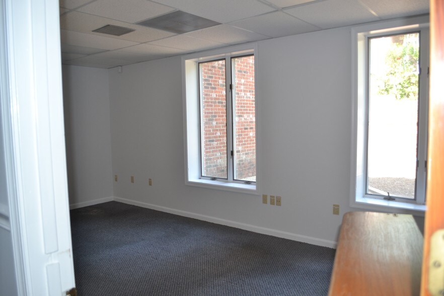 More Photos Of 2425 Solomons Island Rd, Huntingtown Medical For Lease