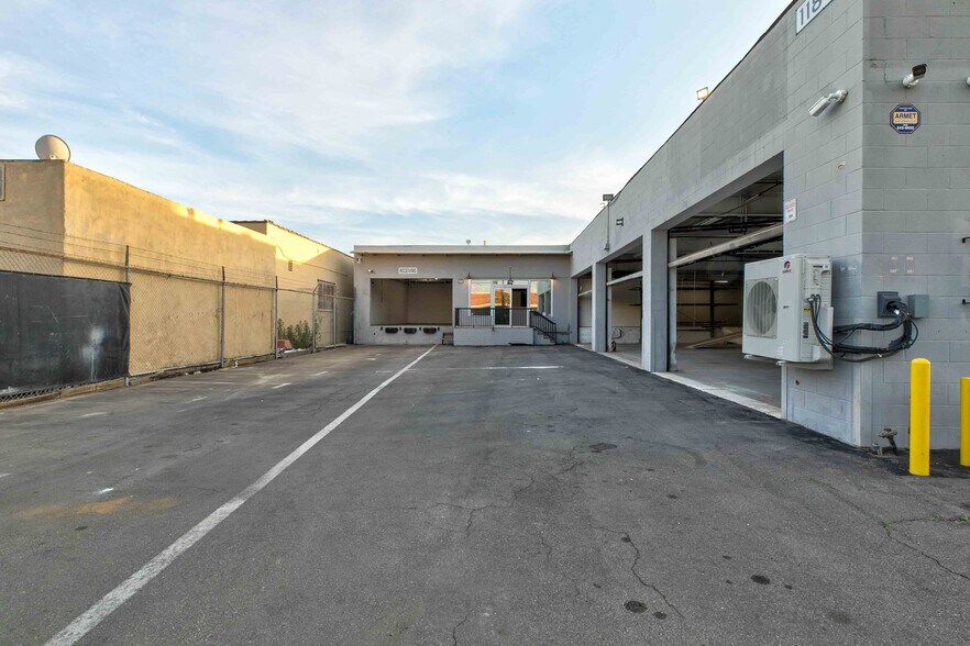 More Photos Of 11800 Vose St, North Hollywood Warehouse For Lease