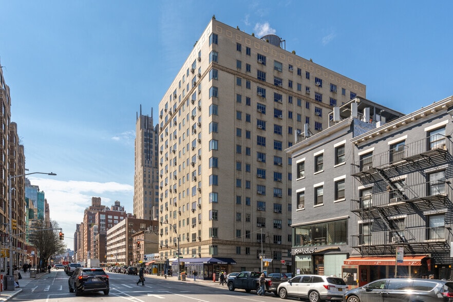 More Photos Of 160 7th Ave, New York Apartments For Lease