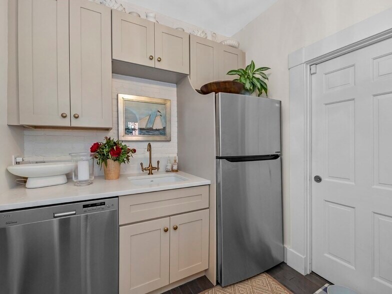 More Photos Of 1 Church Ct, Charlestown Office For Sale