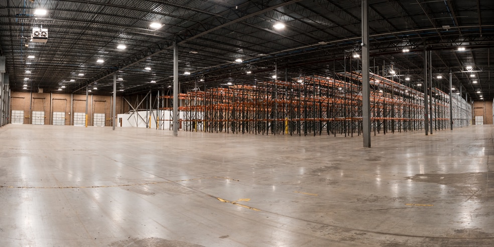 More Photos Of 314 S Chimney Rock Rd, Greensboro Distribution For Lease