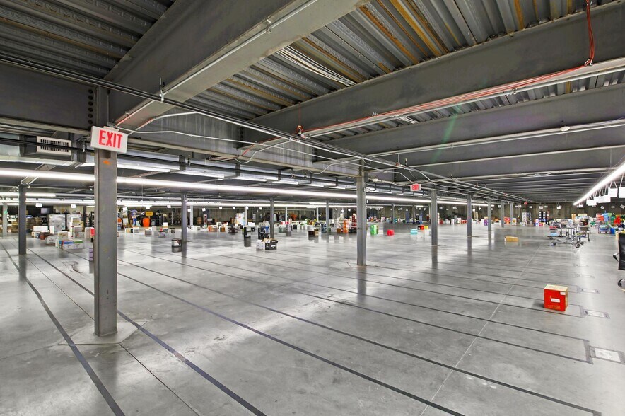 More Photos Of 15745 E Arapahoe Rd, Centennial Storefront For Sale