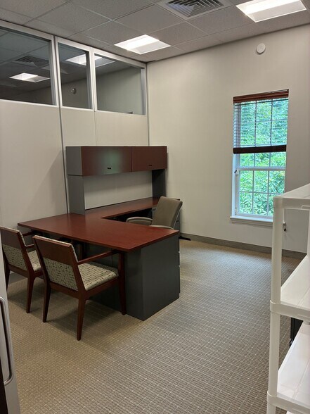 More Photos Of 5880 Ridge Bend Rd, Memphis Office For Sale