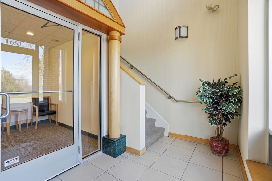 More Photos Of 1645-1655 Hausman Rd, Allentown Storefront Retail Office For Lease