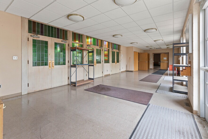 More Photos Of 266 Antoine St, Wyandotte Religious Facility For Lease