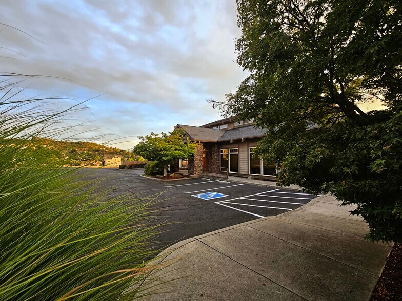 More Photos Of 4497 Brown Ridge Ter, Medford Office For Sale