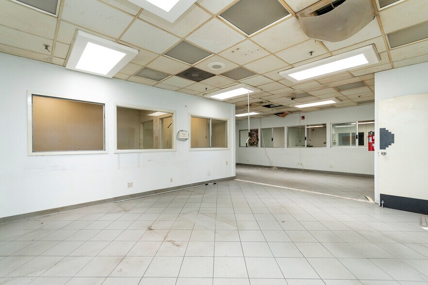 More Photos Of 425 N Varney St, Burbank Manufacturing For Lease