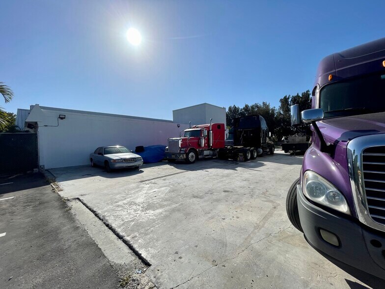 More Photos Of 988-1004 NW 51st Pl, Fort Lauderdale Light Manufacturing For Lease