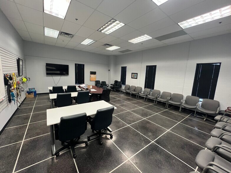 More Photos Of 5739 Professional Cir, Indianapolis Warehouse For Sale