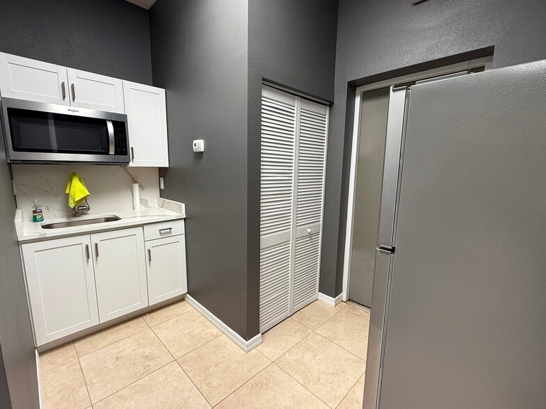 More Photos Of 1293 N US Highway 1, Ormond Beach Flex For Sale