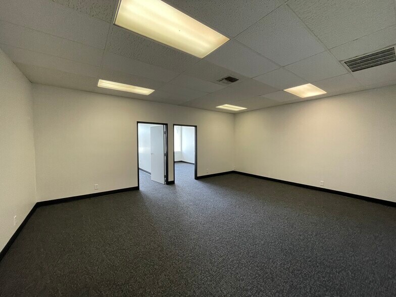 More Photos Of 2706 Harbor Blvd, Costa Mesa Storefront Retail Office For Lease